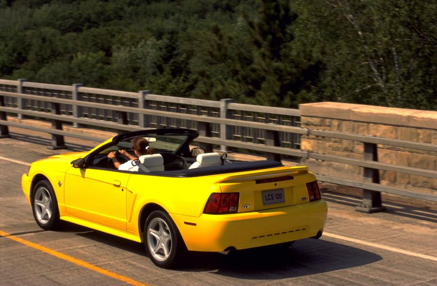 Ford Mustang GT Convertible 35th Anniversary 1999 года  (фото 22 из 24)
